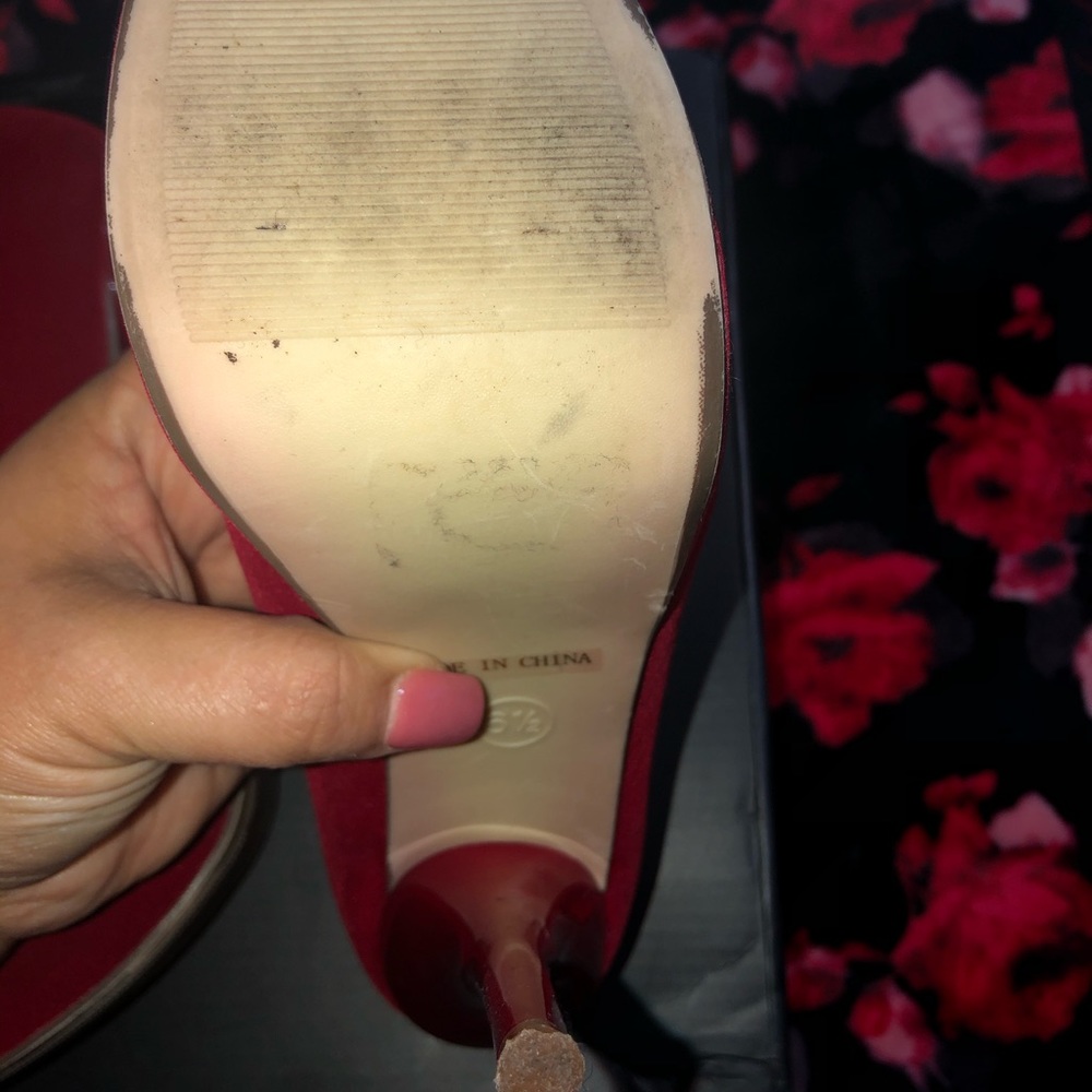 Red Heels 👠 - Picture 3 of 6